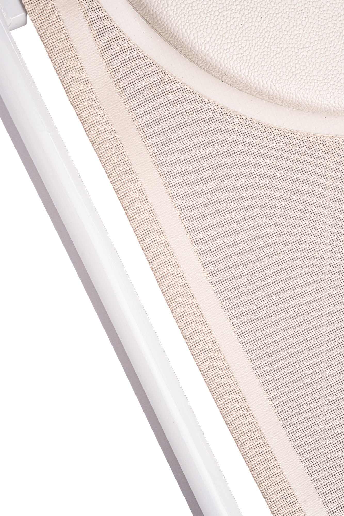 Rust-proof white aluminium frame on Dolce Duo foldable sun loungers — lightweight and durable outdoor design.